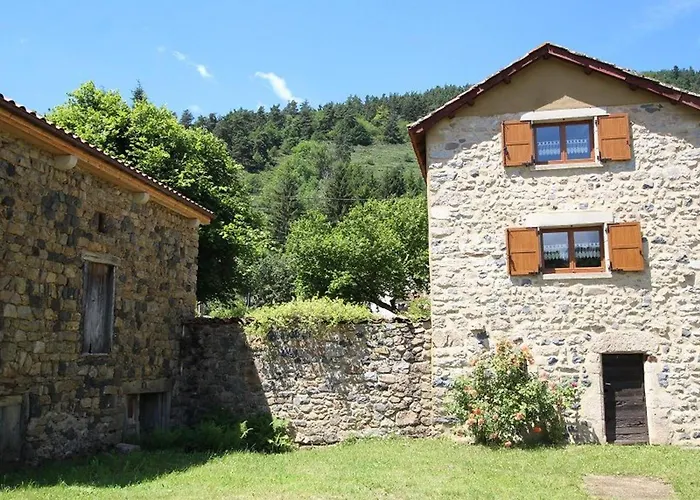 Pittoresque En Bord De Riviere Avec Jardin Clos, Proche Sports Et Sites Touristiques - Fr-1-582-176